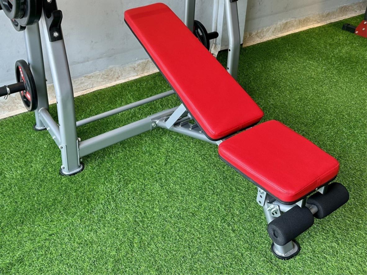 Tải trọng tối đa 400kg giúp người dùng tập nặng an tâm hơn.