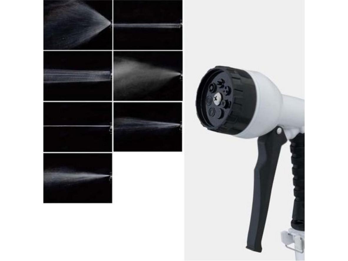 Treo tường giúp khu vực tưới gọn hơn và đỡ chiếm chỗ.