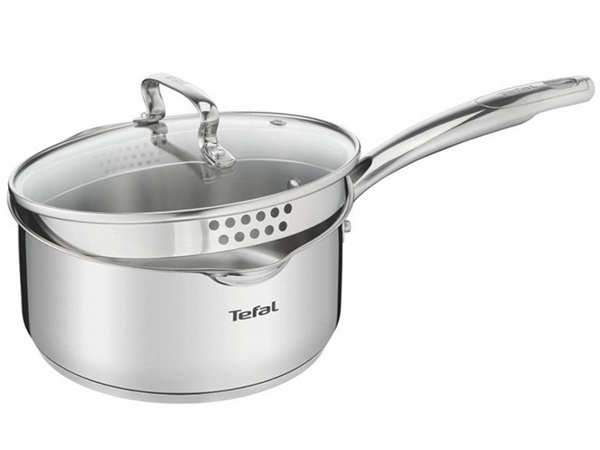 Nắp kính có lỗ chắt nước giúp thao tác bếp nhanh và gọn hơn.
