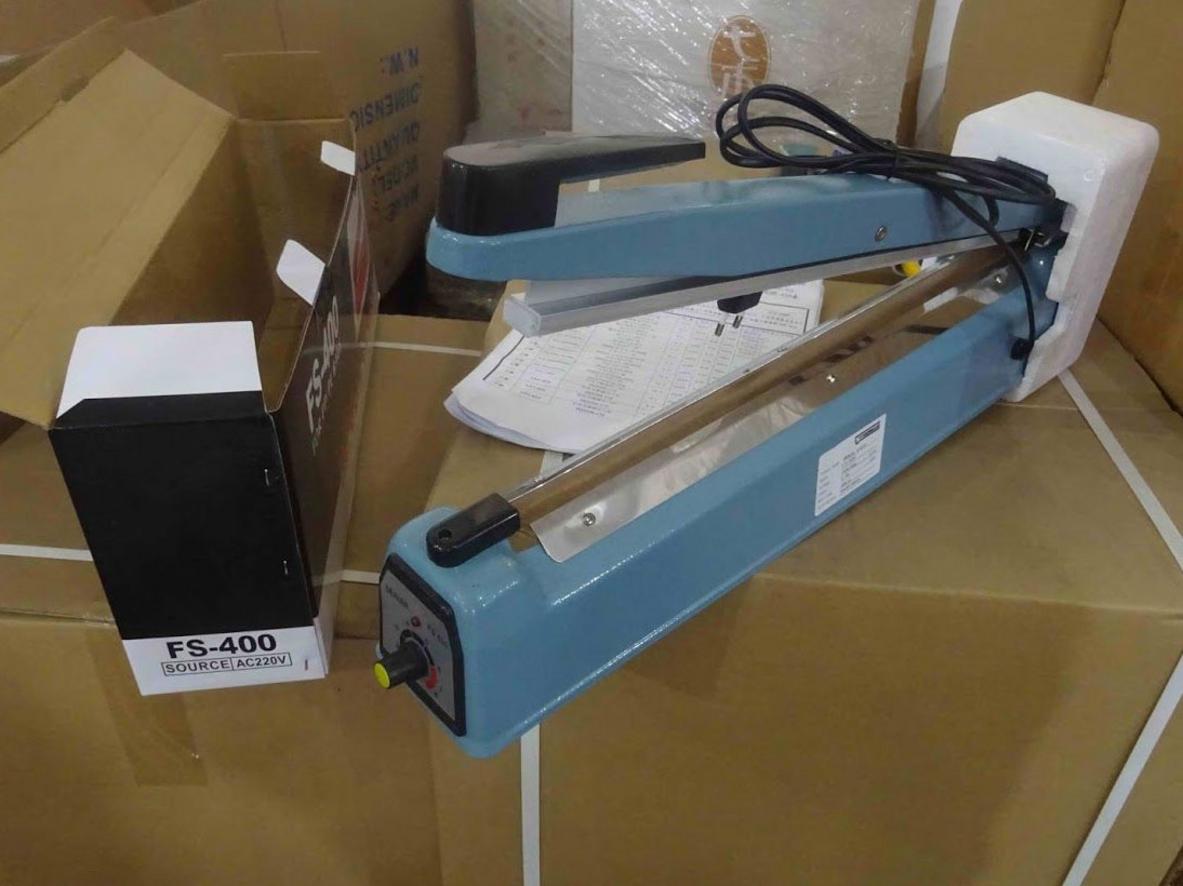 Thanh hàn 40cm giúp FS-400 xử lý túi miệng rộng nhanh hơn.