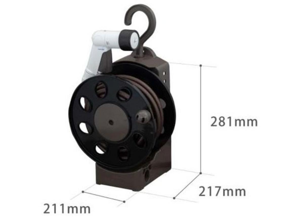 Thiết kế cuộn treo tường giúp tiết kiệm diện tích và thu dây nhanh.