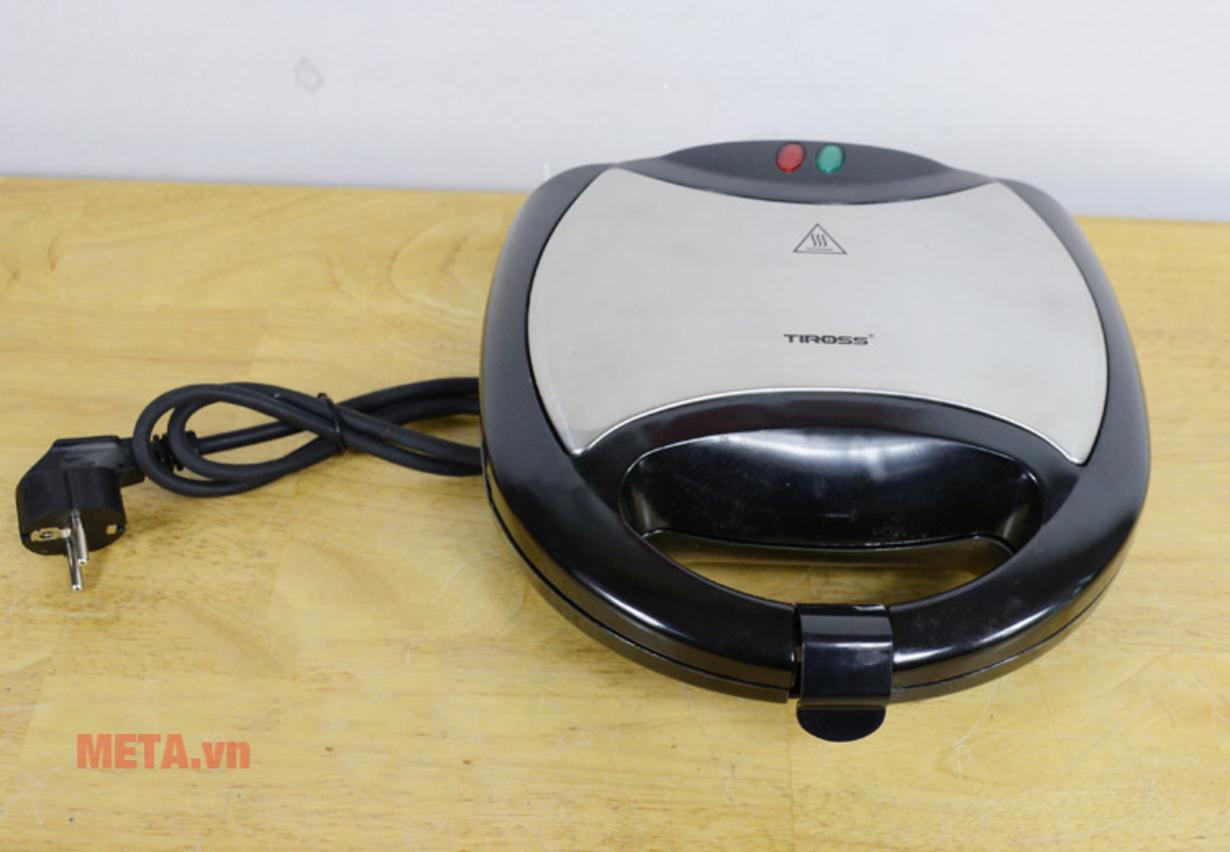 Đèn báo trạng thái và chốt khóa giúp thao tác nướng an toàn, dễ kiểm soát.