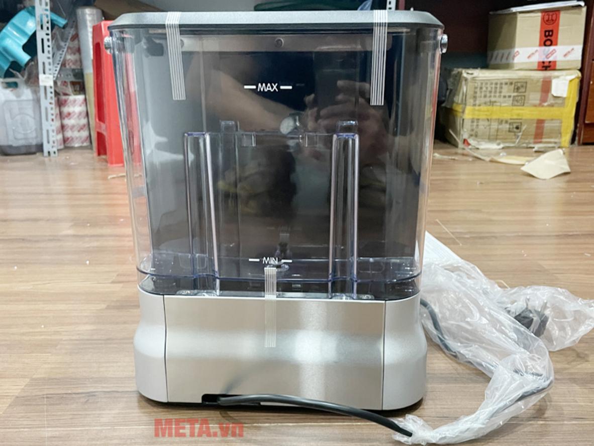Dung tích lớn giúp hạn chế châm nước và nạp hạt liên tục.