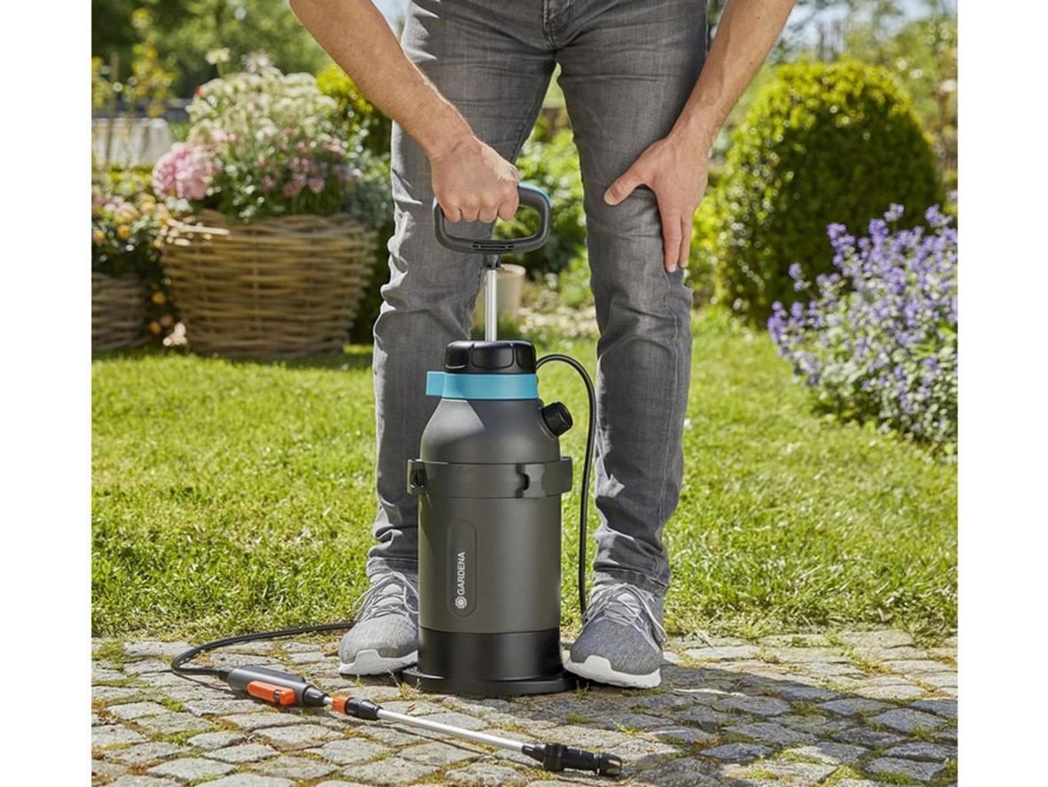 Thiết kế 2,09 kg giúp thao tác dễ trong không gian nhỏ.