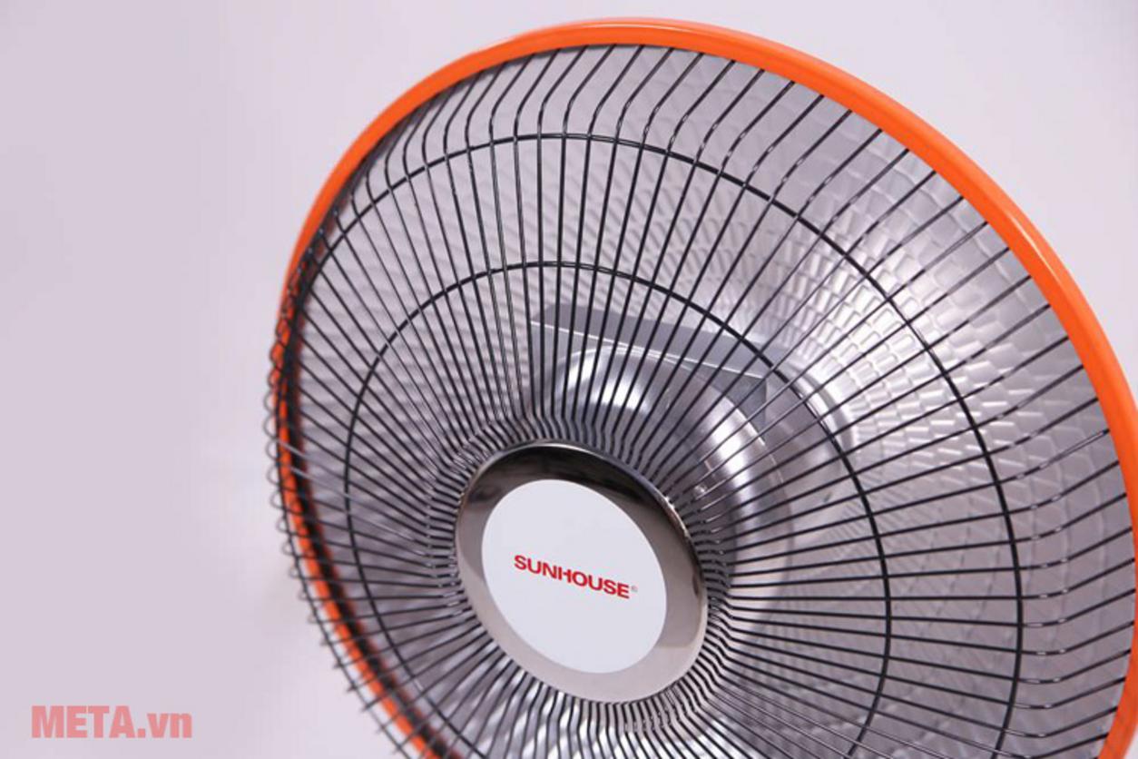 Tính năng tự ngắt hỗ trợ an toàn khi quạt bị nghiêng hoặc đổ.