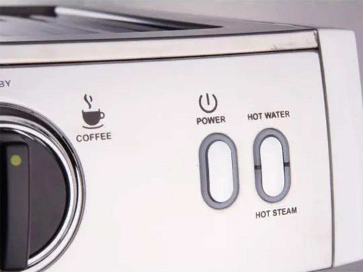 Vòi đánh sữa xoay 360 độ giúp pha Cappuccino và Latte thuận tiện hơn.
