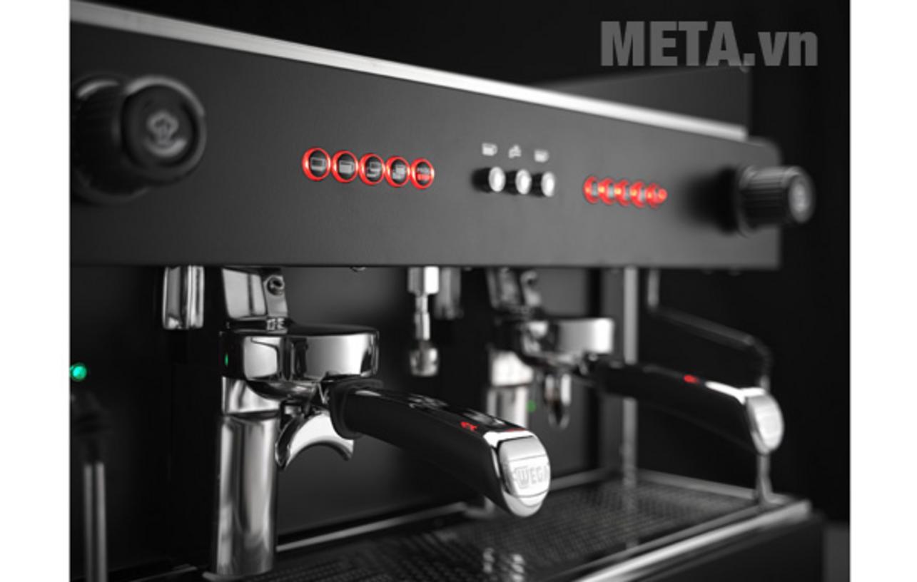 2 group giúp tăng tốc độ phục vụ và giảm thời gian chờ của khách.