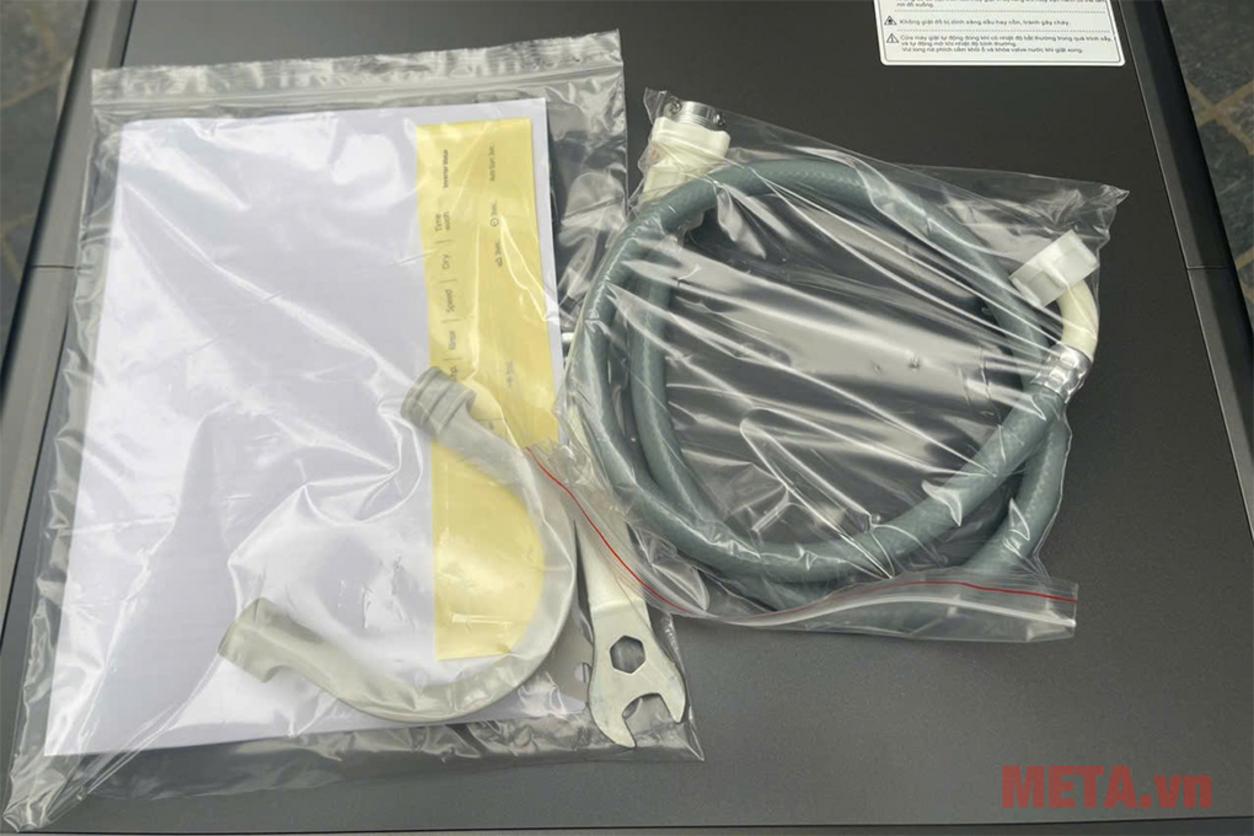 Dung lượng lớn, giặt sấy tiện và kháng khuẩn là bộ ba lợi thế của Whirlpool WWEB10702FG.