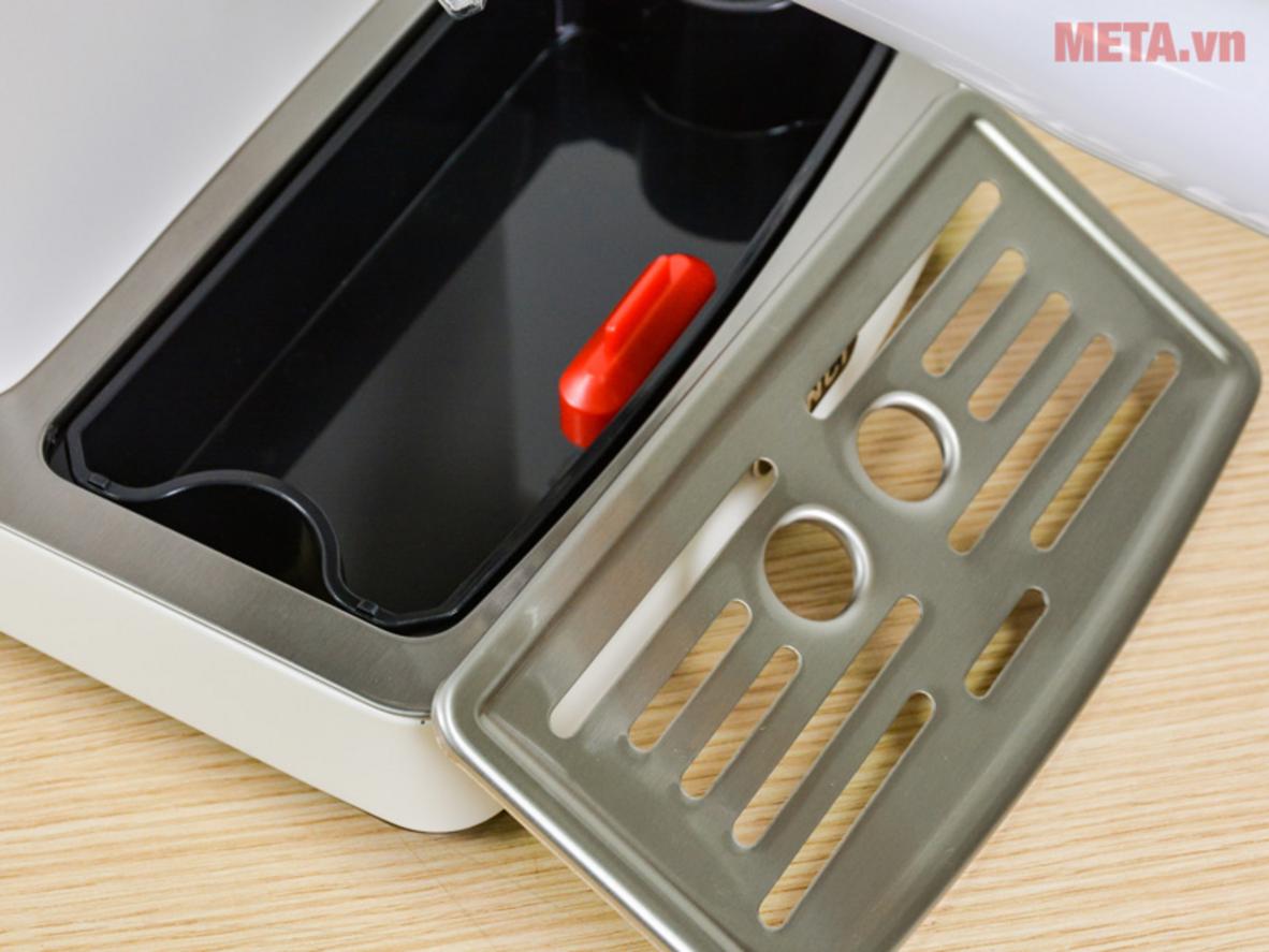 Công suất 1350W giúp máy sẵn sàng nhanh cho nhu cầu pha hằng ngày.