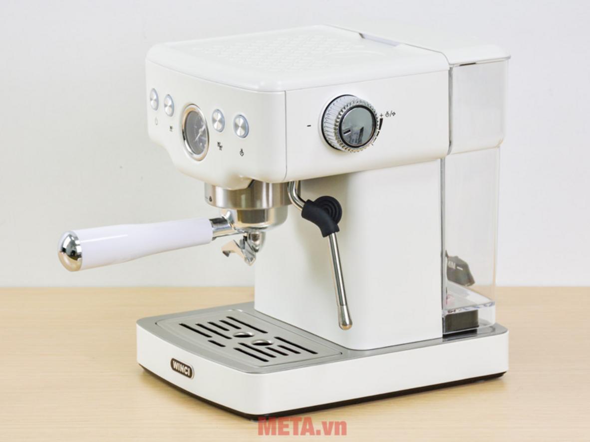 Công suất 1350W giúp máy sẵn sàng nhanh cho nhu cầu pha hằng ngày.