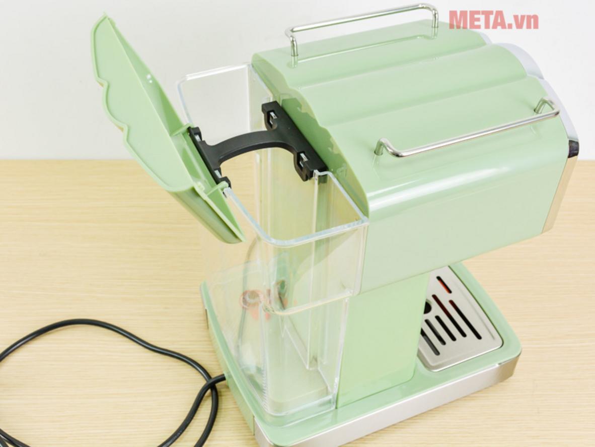 Bình nước 1,8 lít giúp pha nhiều ly liên tiếp thuận tiện hơn.