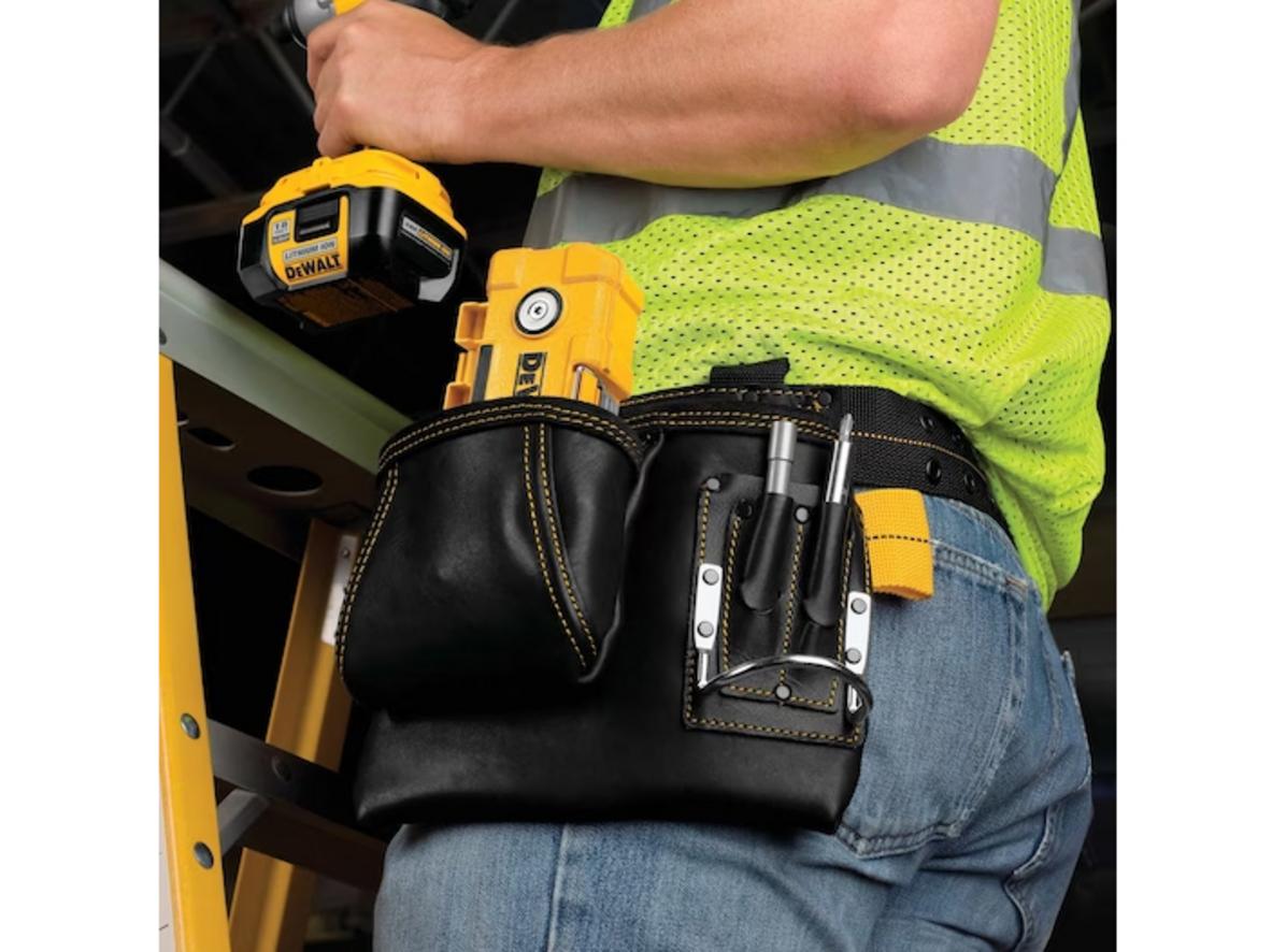 Bộ 15 chi tiết DeWalt DWMTC15 đáp ứng nhiều nhu cầu siết vít đa năng.