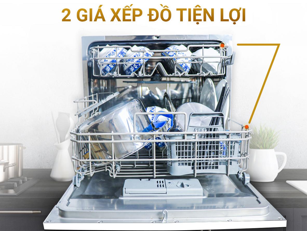 2 tay phun áp lực cao giúp nước phủ đều trong khoang máy