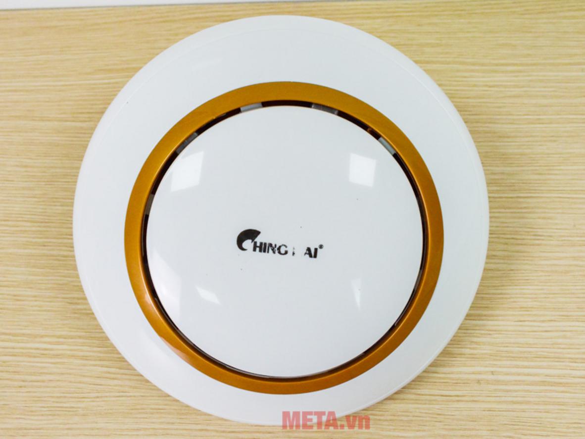 3 cánh sắt mạ sơn tĩnh điện giúp quạt bền và dễ bảo trì.