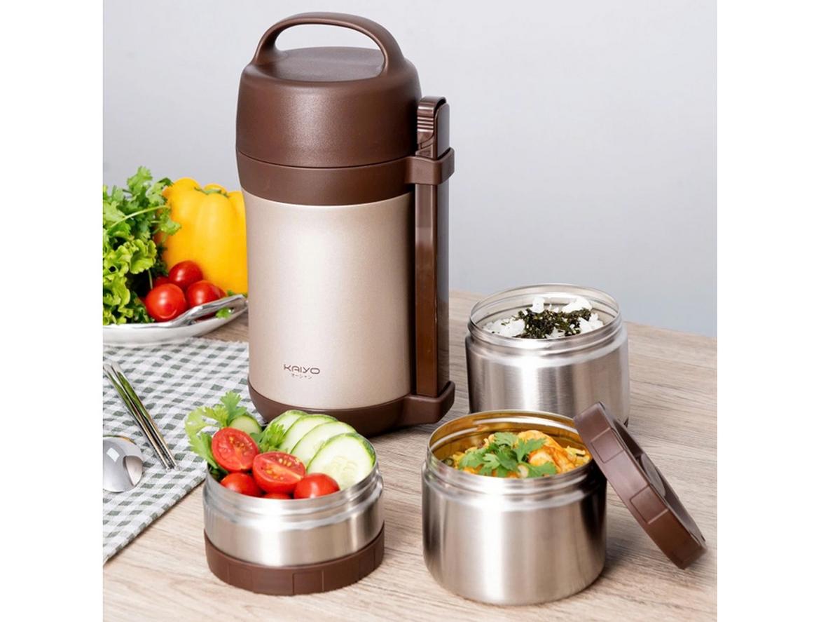 Thiết kế 3 ngăn giúp hộp cơm Kaiyo 1600ml chia món rõ ràng, gọn mắt.