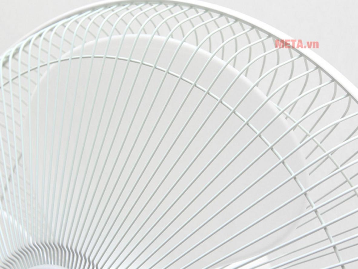 Công suất 30W và sải cánh 40cm giúp quạt tích điện Sunhouse SH762 làm mát rộng, ổn định.