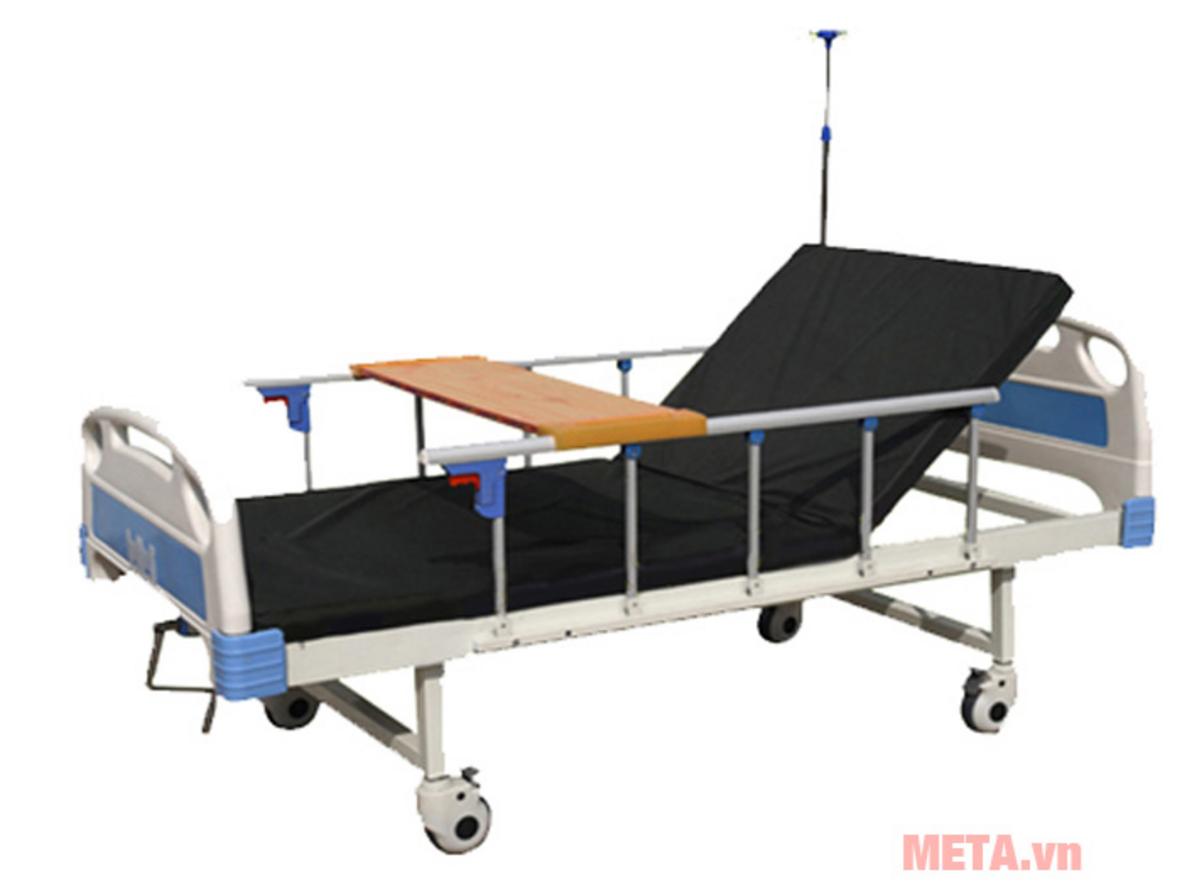 4 bánh xe xoay 360° giúp di chuyển giường thuận tiện trong không gian chăm sóc.