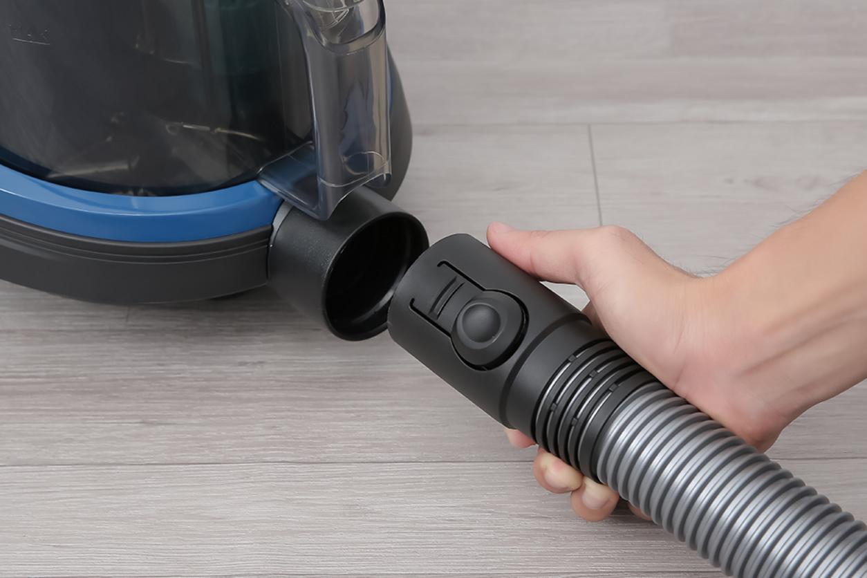 Bộ 4 đầu hút giúp Philips FC9570/01 làm sạch linh hoạt nhiều vị trí trong nhà.