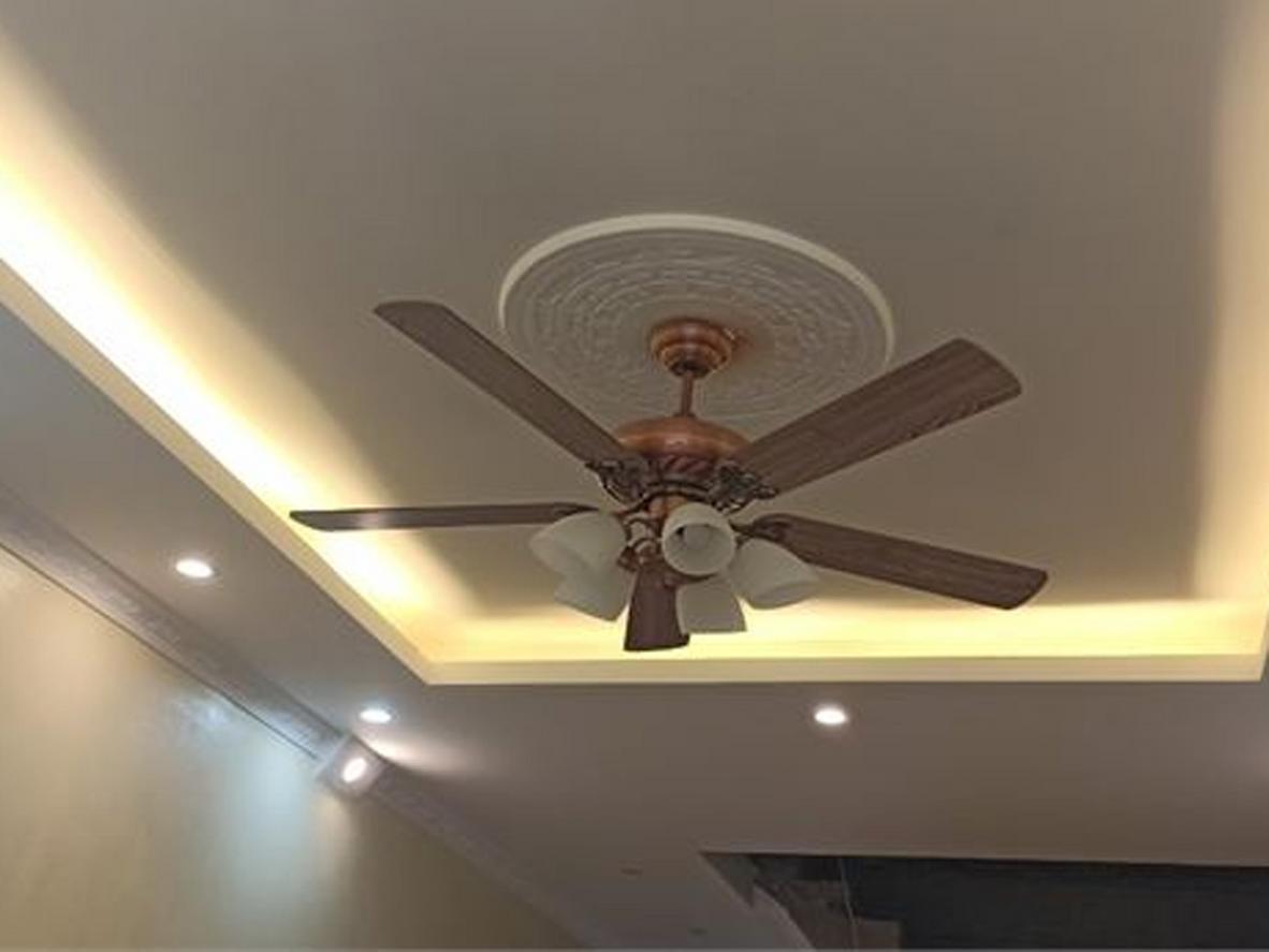 6 cấp độ gió và đảo chiều giúp Toky-5025 dùng linh hoạt quanh năm.