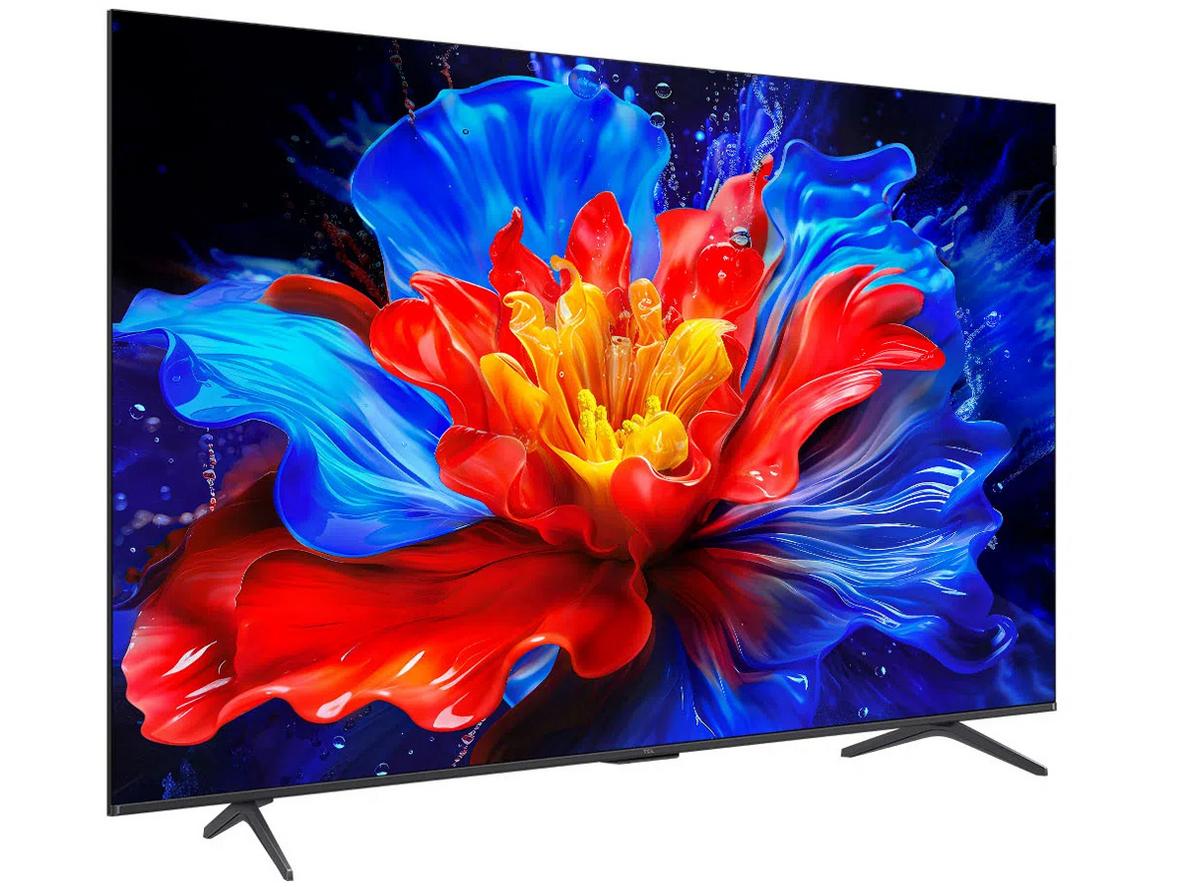 Màn hình 98 inch tạo trải nghiệm rạp phim tại gia.