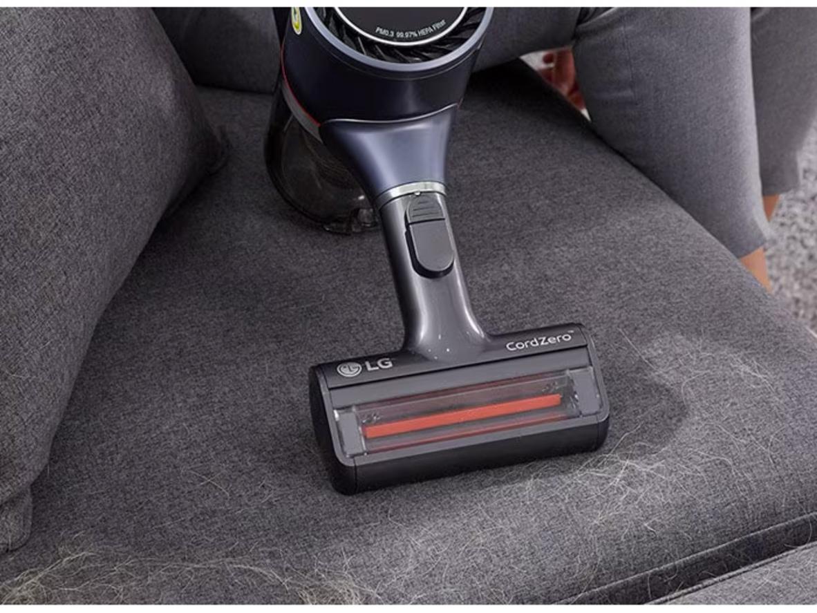 Pin kép cho thời gian dùng đến 120 phút, thuận tiện dọn nhiều phòng trong một lượt.