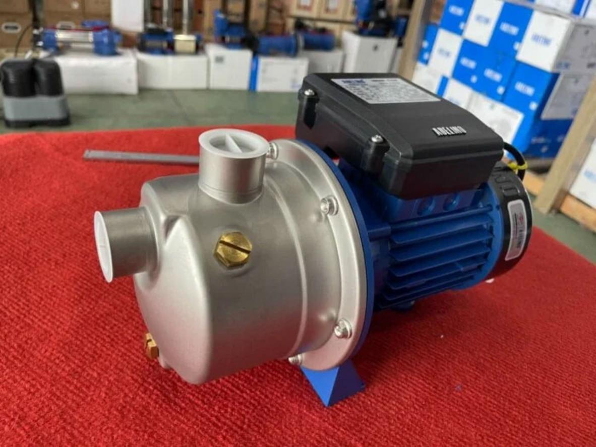 Cột áp 48m, hút sâu 9m giúp máy đẩy cao và tự mồi tốt.