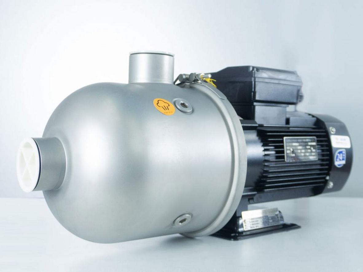 Công suất 2.200W giúp bơm Adelino AW8-5 duy trì áp lực nước ổn định.