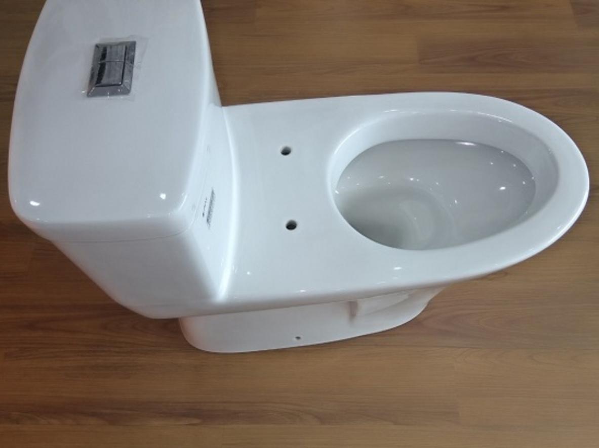 Aqua Ceramic giúp bồn cầu Inax AC-900R+CW-H18VN giữ bề mặt sáng sạch lâu hơn.