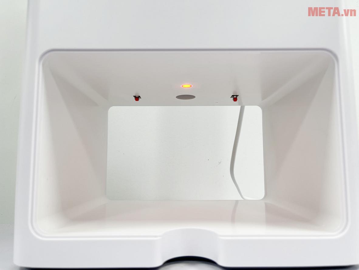 Bảng điều khiển cảm ứng và 2 tốc độ quạt giúp Lacuzin LCZ100WT dễ dùng mỗi ngày.
