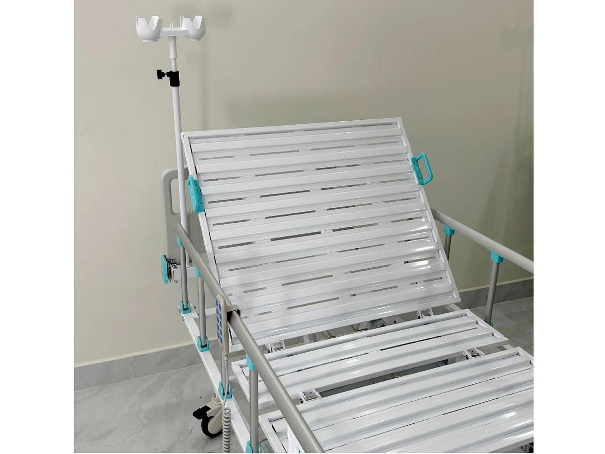 Bánh xe 125mm giúp di chuyển linh hoạt và cố định vị trí thuận tiện.