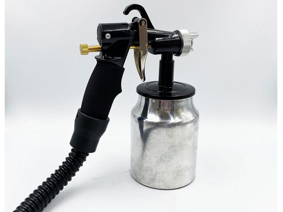 Bình chứa 1000ml giúp giảm số lần châm sơn khi thi công liên tục.
