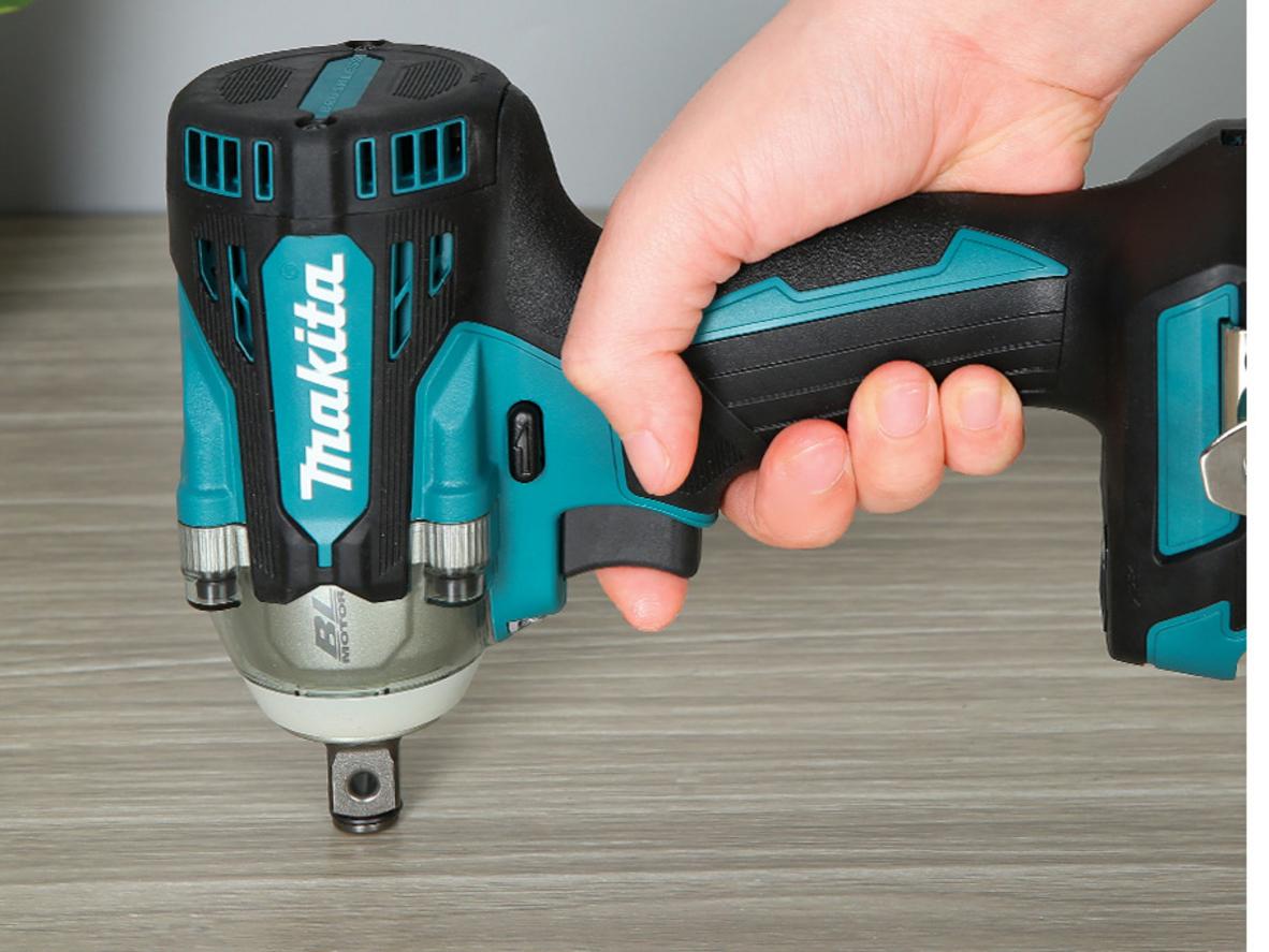 Bộ máy siết bu lông và bơm hơi Makita 18V DLX2424JX1 đủ pin, sạc và Makpac để dùng ngay.