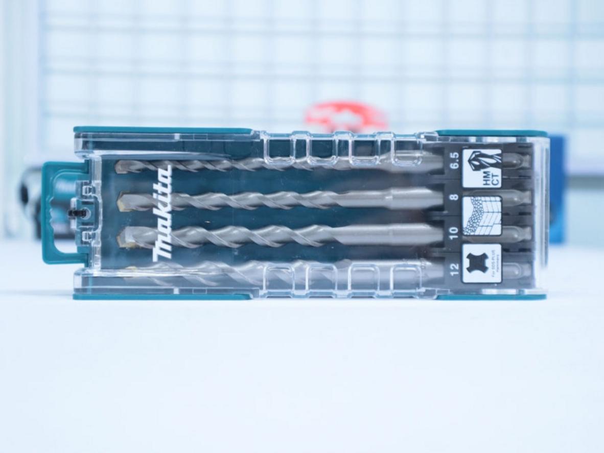 Makita D-74728 hỗ trợ khoan tường và bê tông với chuẩn SDS-Plus.