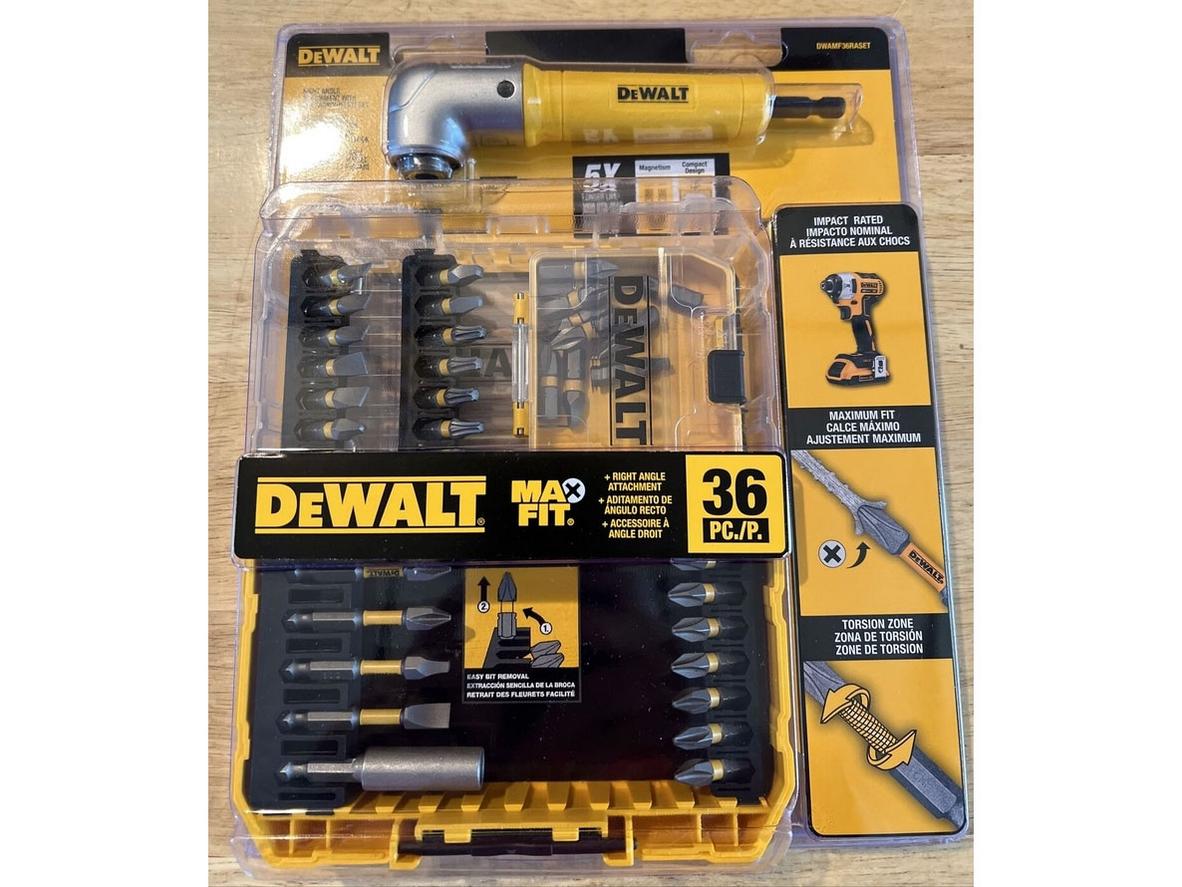 Đầu chuyển góc 90° giúp DWAMF36RASET làm việc hiệu quả ở góc hẹp và góc khuất.