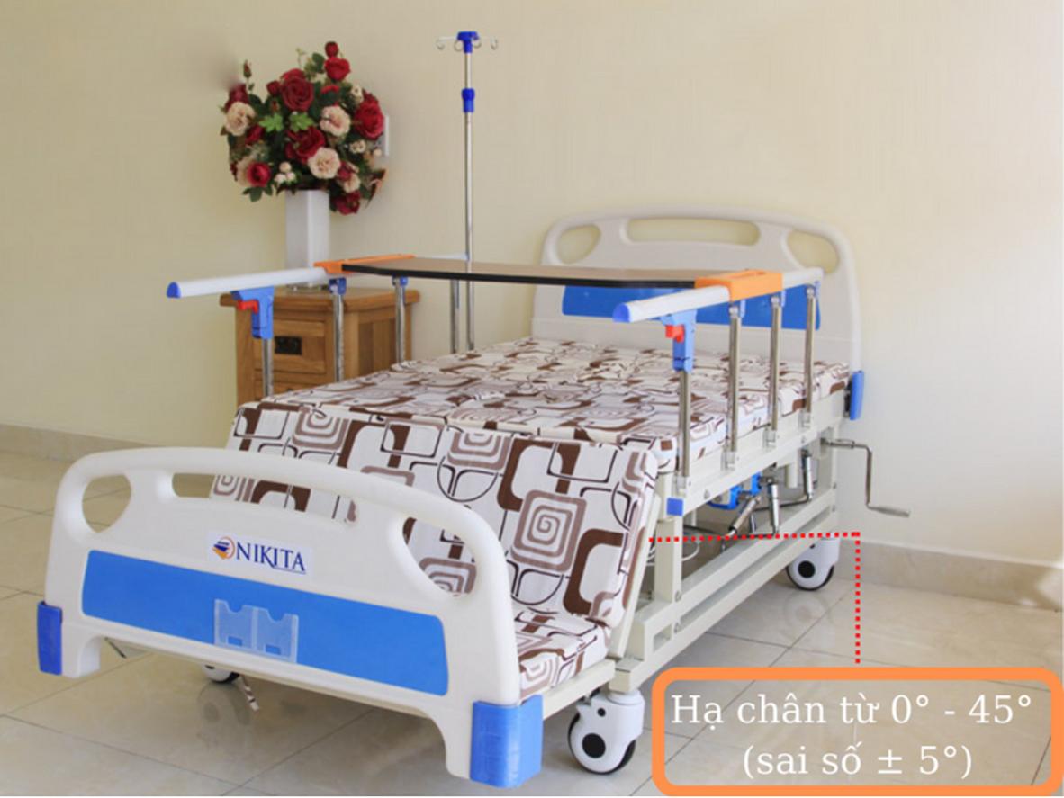 Bô vệ sinh tại giường giúp chăm sóc thuận tiện hơn.