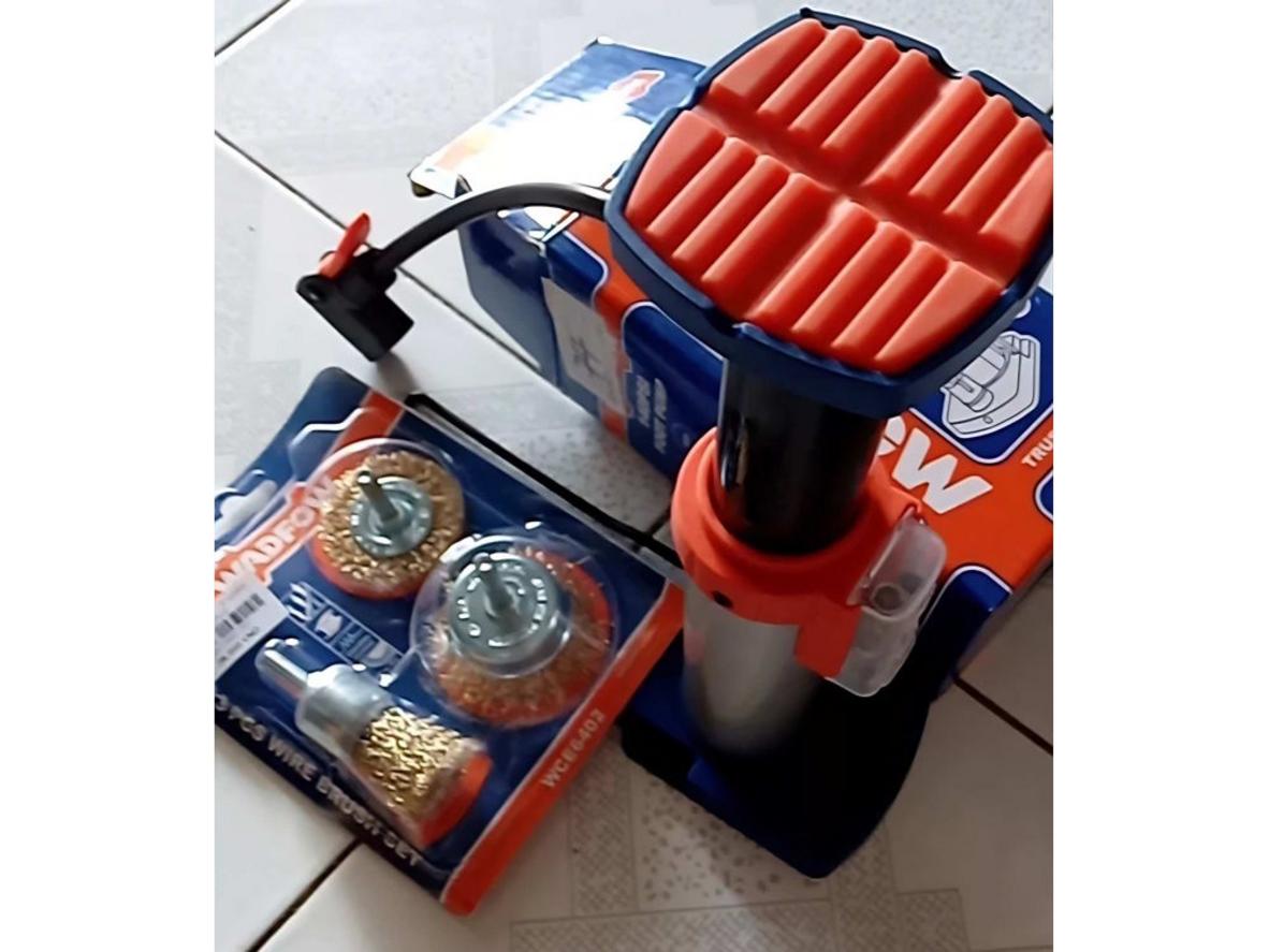 Đầu bơm tương thích Schrader, Presta, Dunlop giúp dùng linh hoạt cho nhiều loại xe.