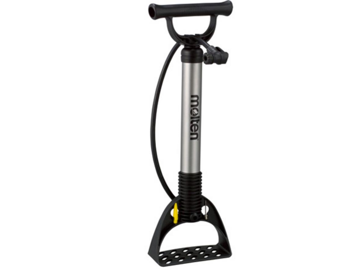 Bơm bóng chuyên dụng Molten AP50 dài 50cm, trọng lượng 500g, thiết kế chắc tay cho bơm bóng thường xuyên.