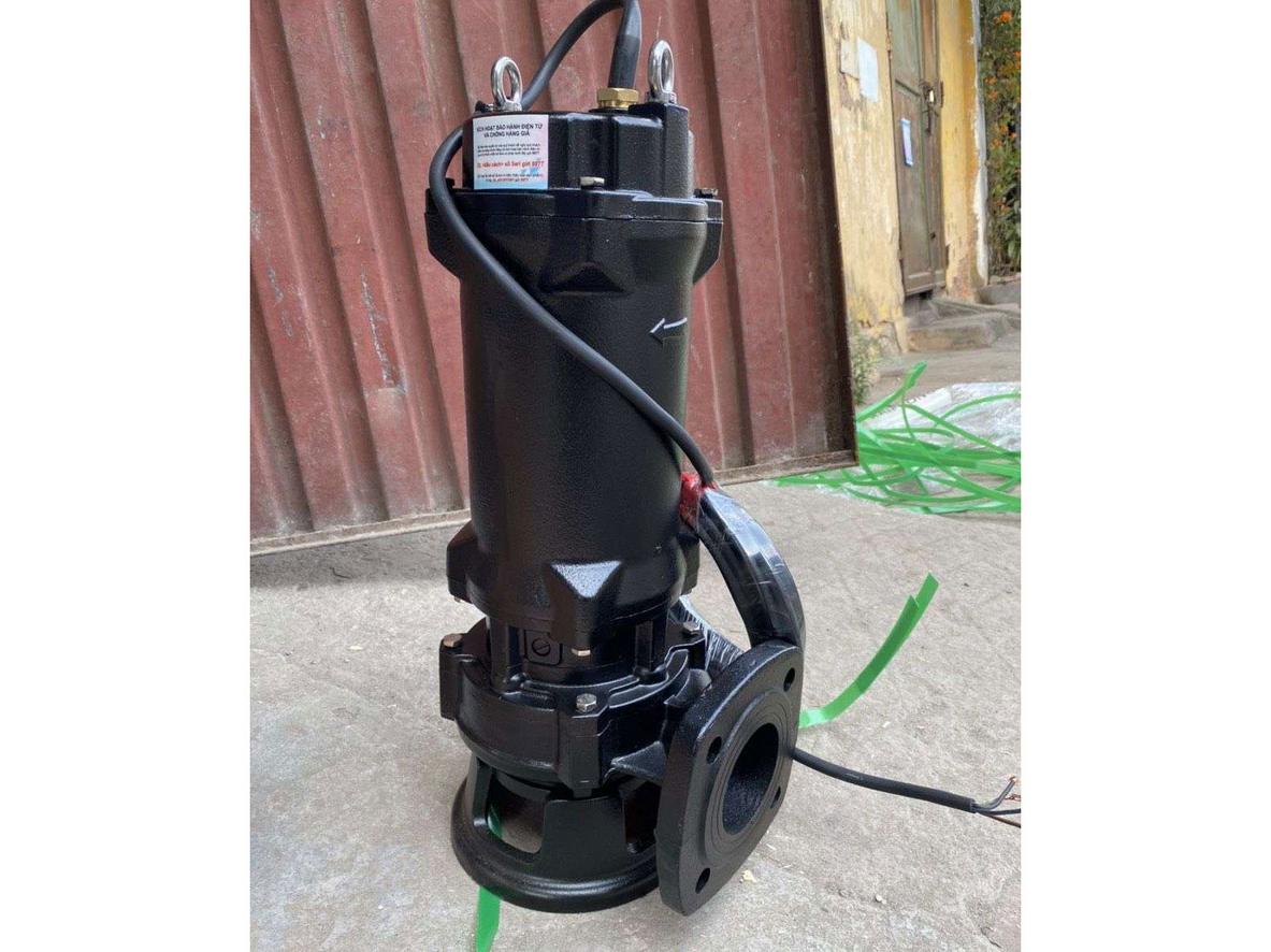ShowFou 50WB15-15-1.5 là bơm chìm nước thải cắt rác công suất 1.500W, phù hợp hố ga và nước thải có rác mềm.
