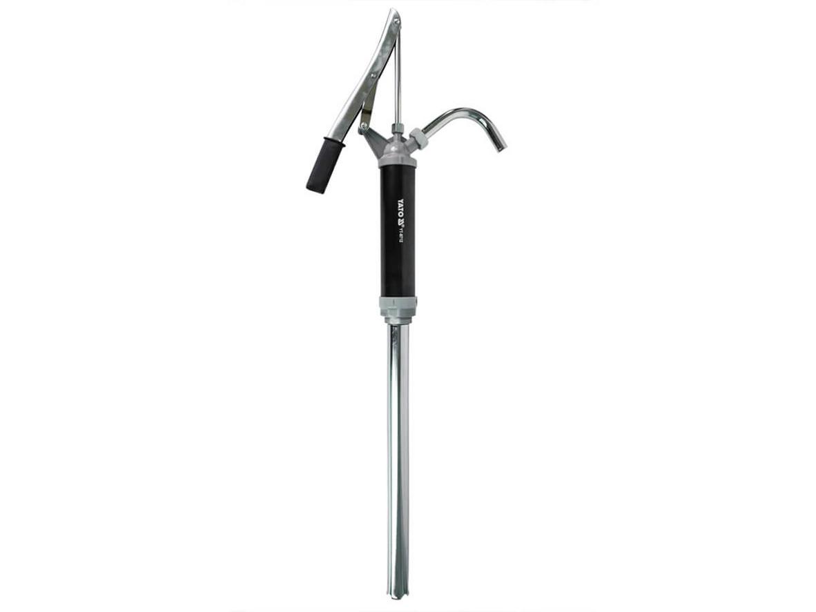 Bơm dầu nhớt bằng tay dạng piston Yato YT-0712 cho thao tác chiết rót gọn, nhanh và không cần điện.