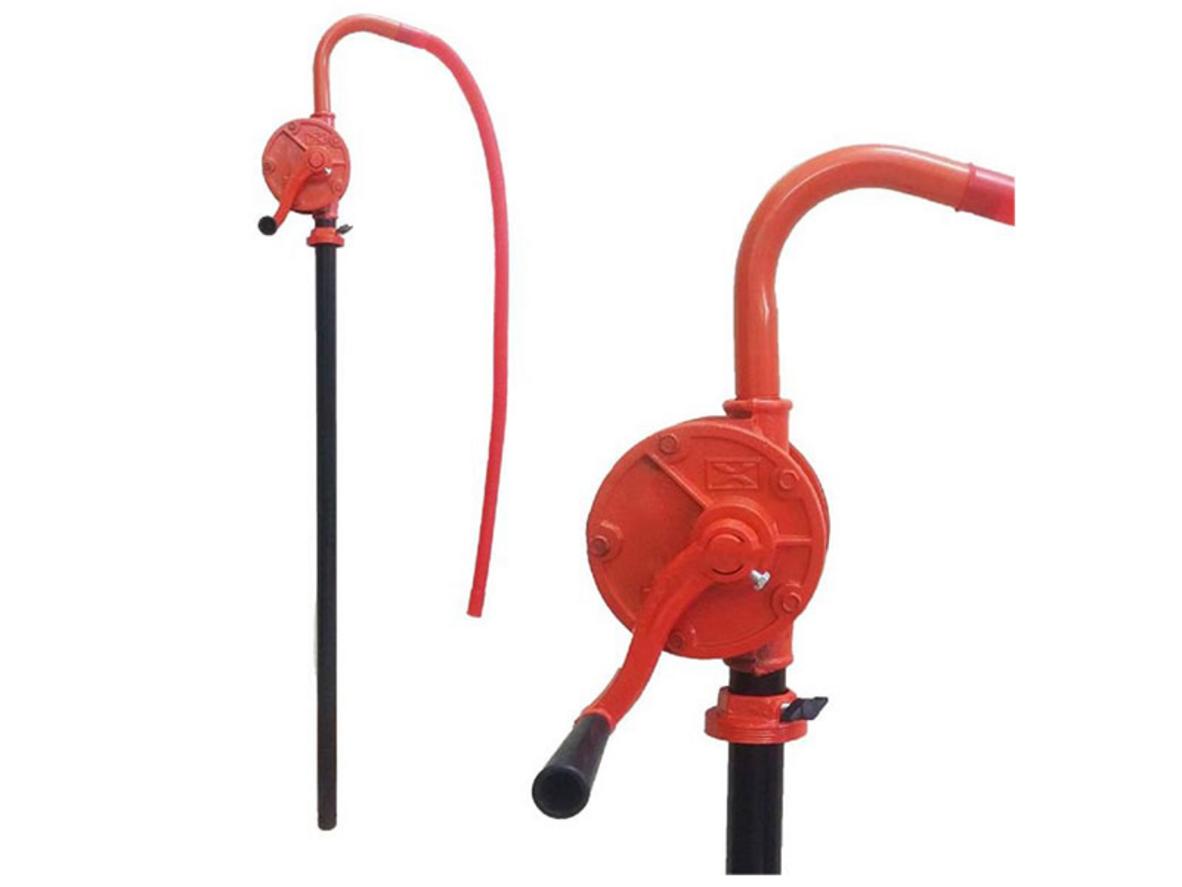 Bơm dầu quay tay Asaki AK-4002 thân nhôm đúc, gọn nhẹ, phù hợp chiết rót dầu trong xưởng.