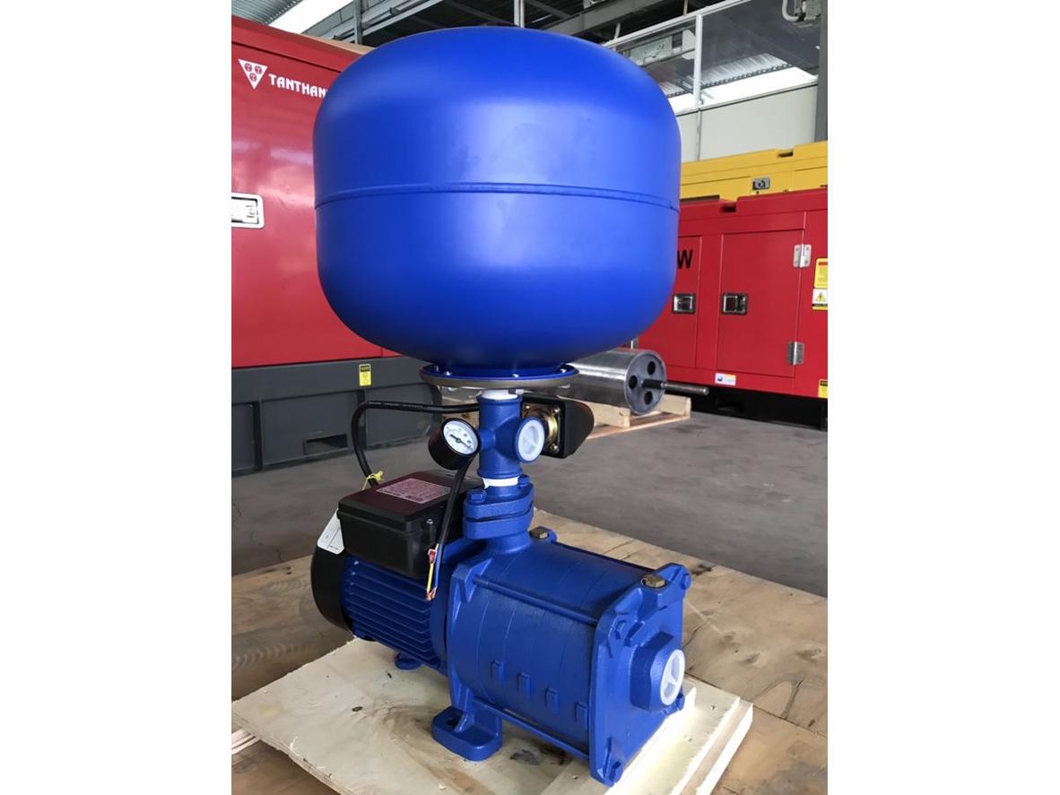 Bơm tăng áp kèm bình tích áp Adelino HC505 - 900W cho hệ thống nước ổn định hơn.
