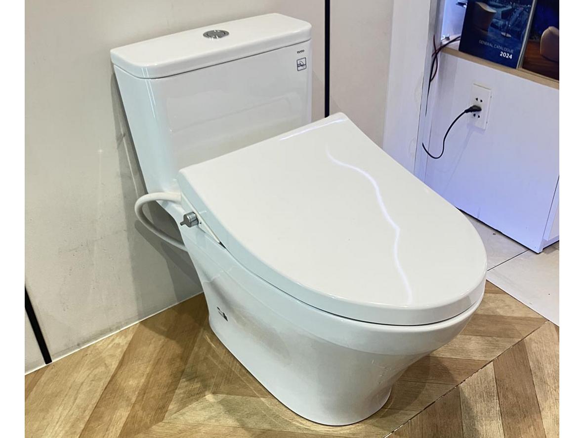 Bồn cầu TOTO MS857DE4 nắp cơ Ecowasher TCW1211A cho phòng tắm gia đình hiện đại.