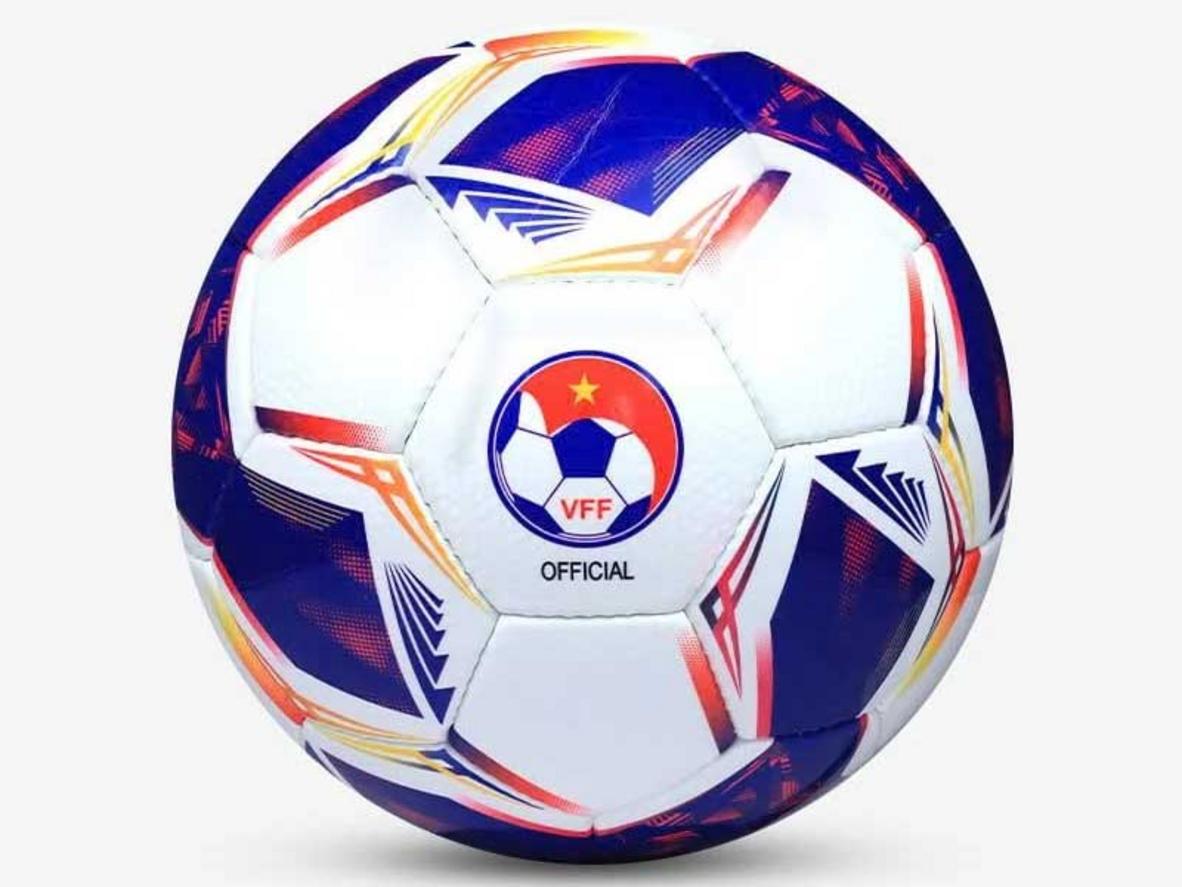 Bề mặt da PU và da Doli cao cấp giúp bóng bền hơn, êm hơn khi chạm bóng.