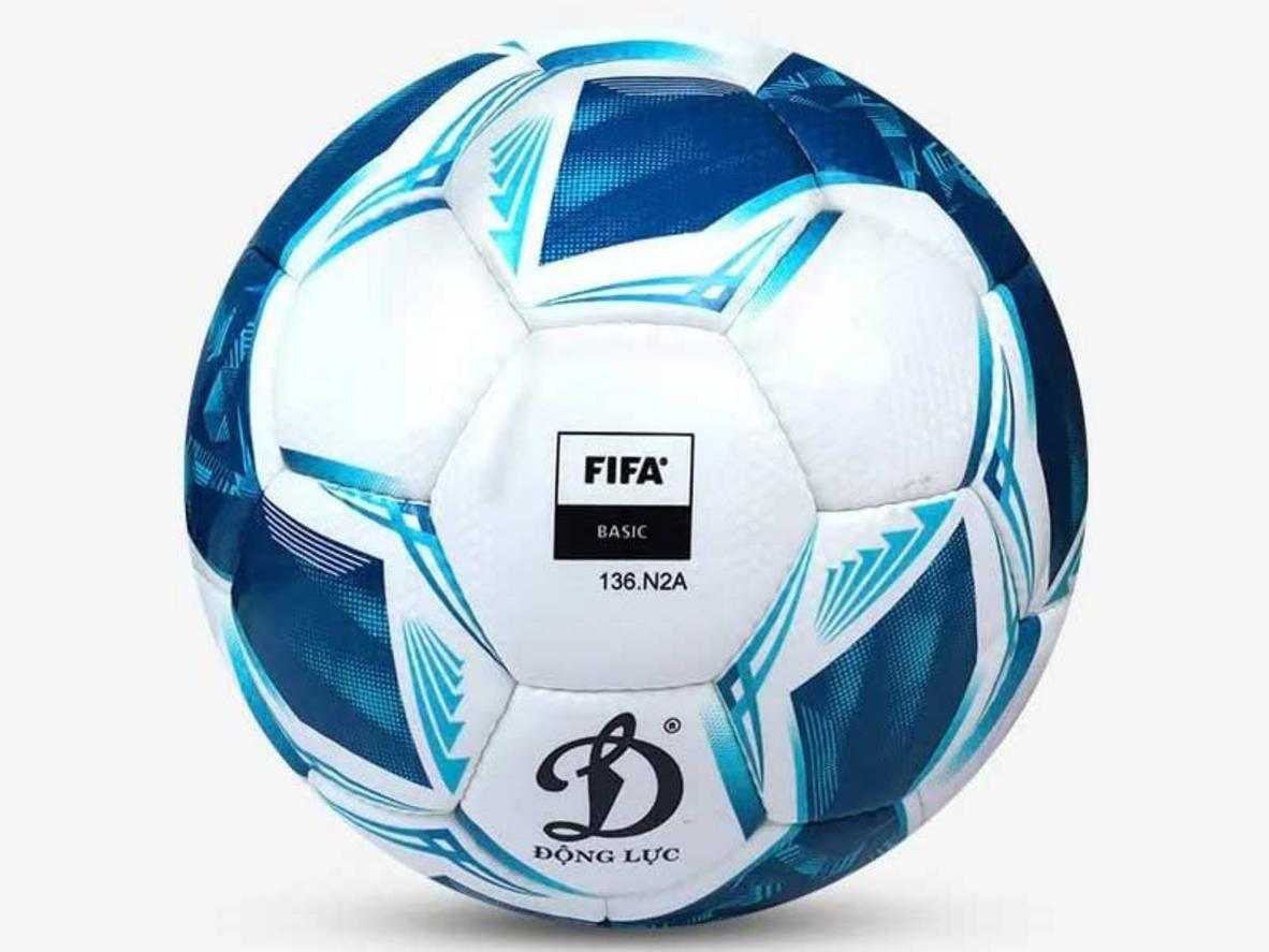 Bóng đá FIFA Basic UHV 2.153 Terra size 5 với bề mặt da PU bền và dễ kiểm soát.