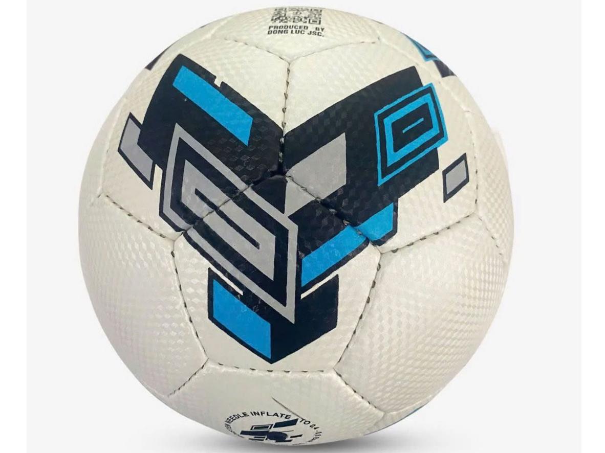 Bề mặt da PU của bóng futsal UMV 3.105 cho cảm giác chạm êm và dễ kiểm soát.