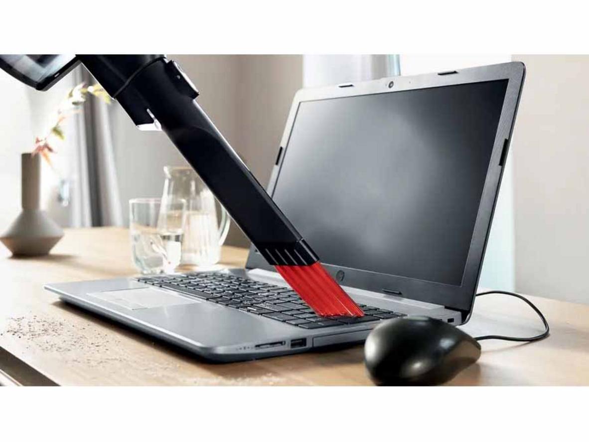 Flex Tube uốn cong 90° giúp chạm tới gầm giường, gầm tủ dễ hơn.