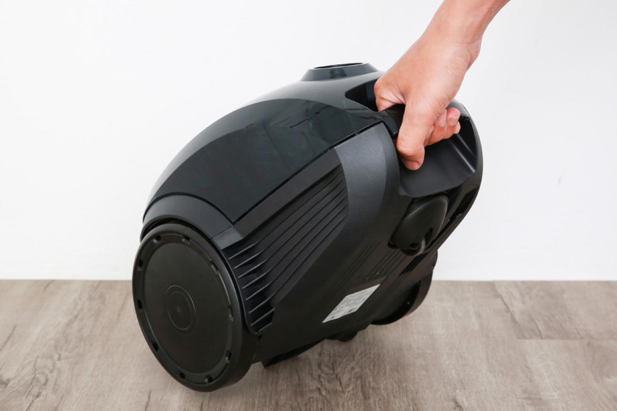Công suất 1800W giúp Bosch BGN21800 làm sạch nhanh trong sinh hoạt gia đình.