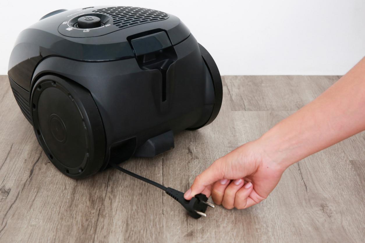 Túi bụi 3.5 lít giúp Bosch BGN21800 dùng lâu hơn giữa các lần đổ bụi.