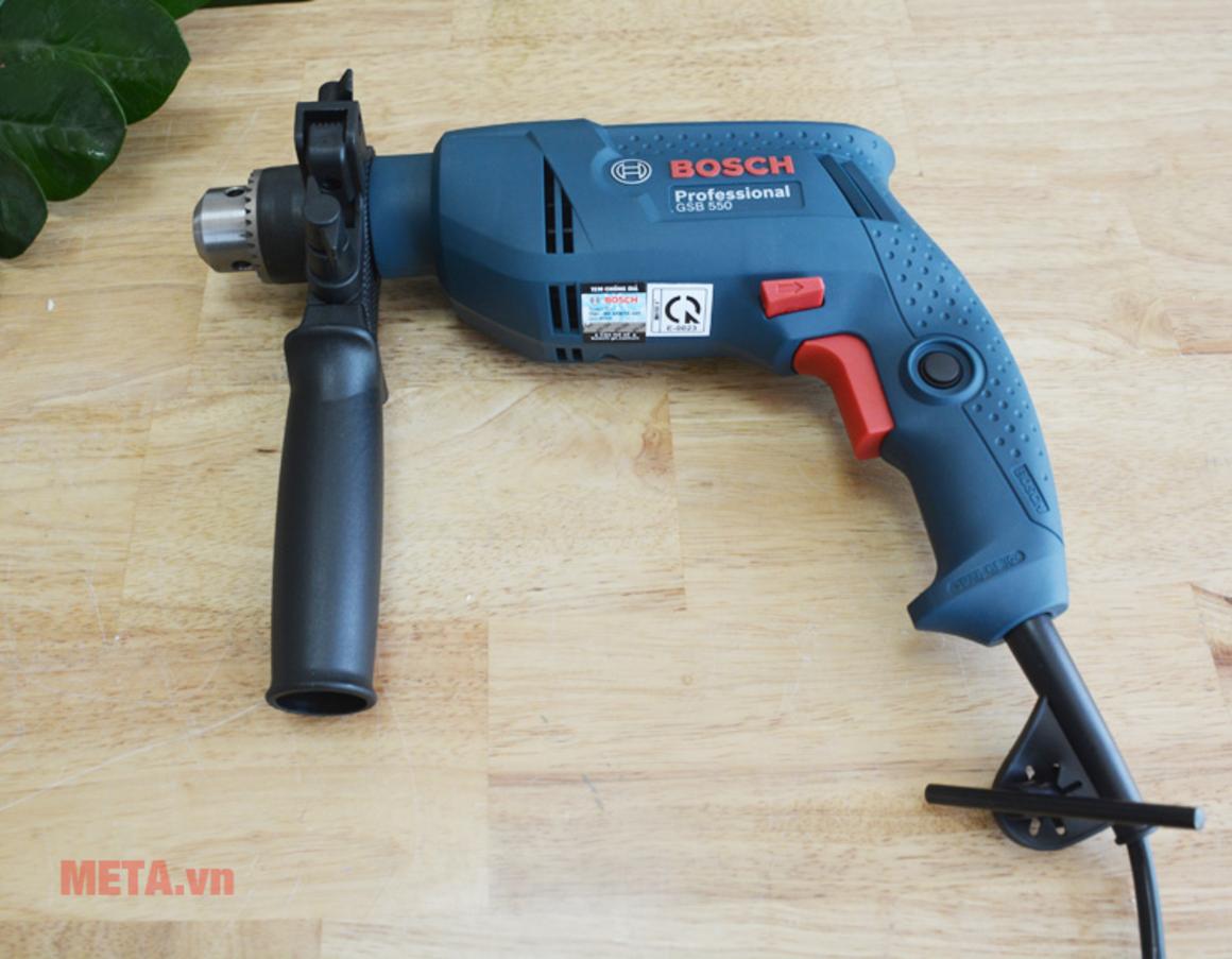 Trọng lượng 1,8kg giúp Bosch GSB 550 cầm gọn và dễ thao tác.