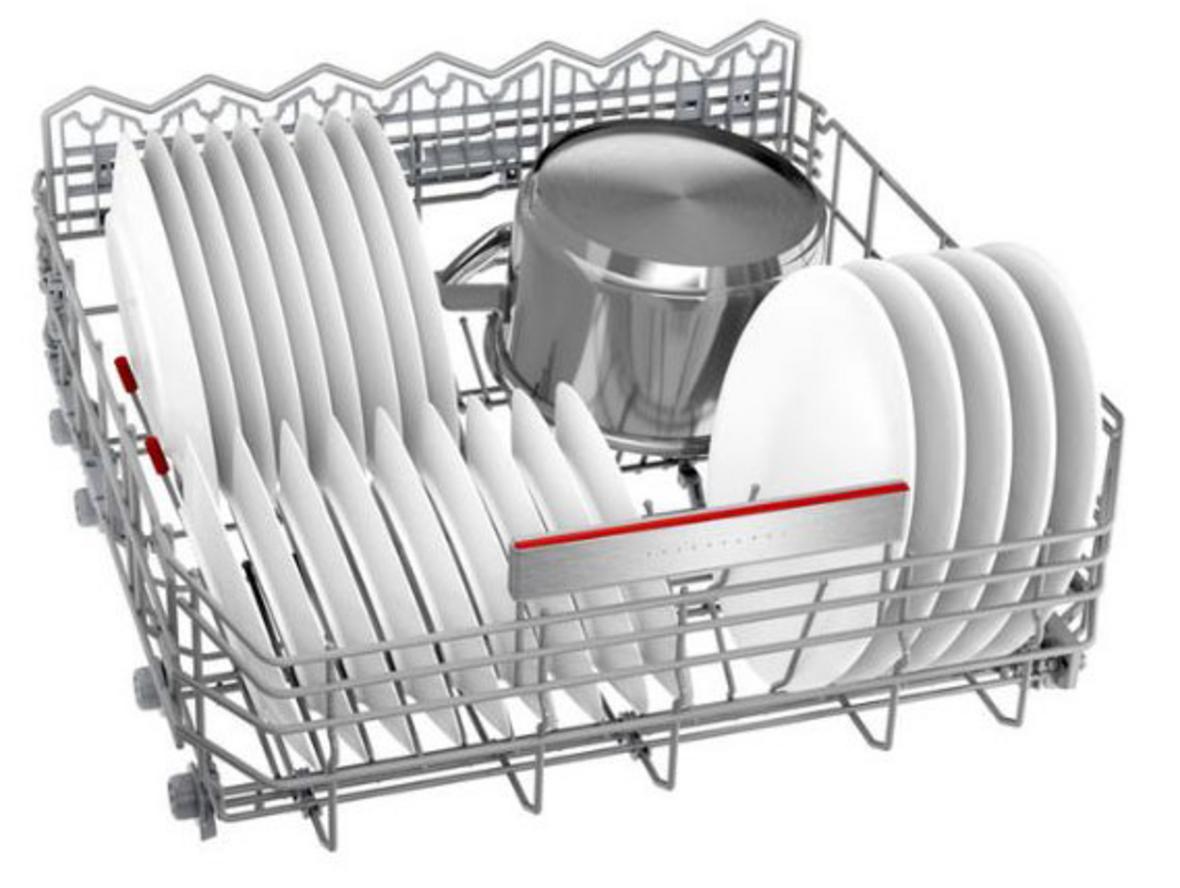 Dung tích 14 bộ cùng 3 giàn rửa giúp sắp xếp nhiều dụng cụ bếp gọn hơn.